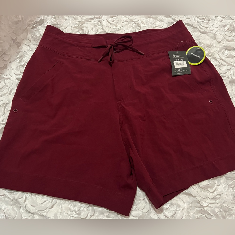 NEW with Tags Women’s Athletic Works shorts size medium 8-10